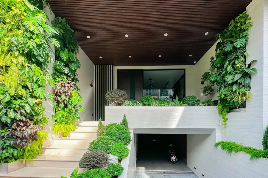 Tường cây xanh: Những điều cần biết trước thi công tại TP.HCM